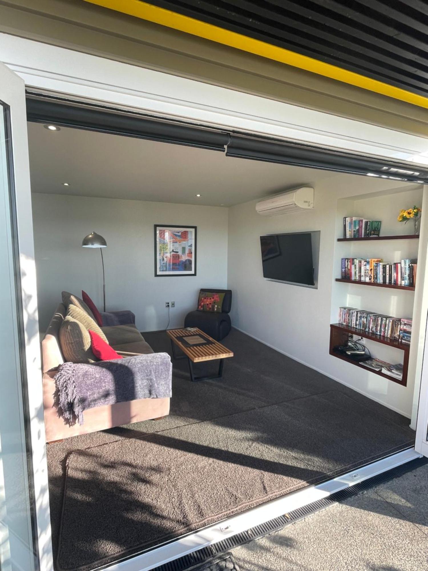 Under The Yellow Canopy Christchurch Extérieur photo